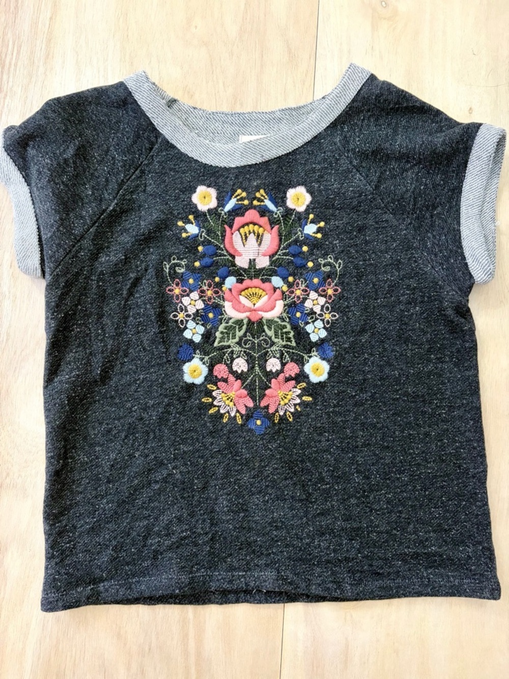 White Crow Boho Embroidered Floral Ringer Tee Charcoal Gray S 100% Cotton